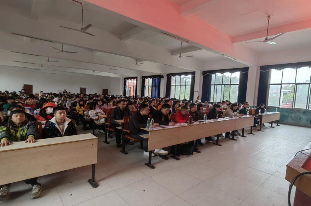 金称市镇中学工会顺利完成“巾帼心向党，丹心育桃李”女职工演讲选拔赛