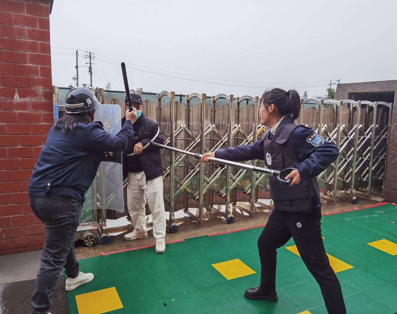 “反恐防暴，随时应战” 新宁县白沙中心幼儿园开展反恐防暴演练