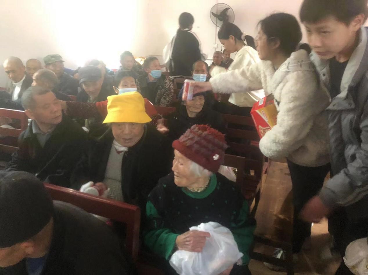 学习雷锋精神 传递时代温度