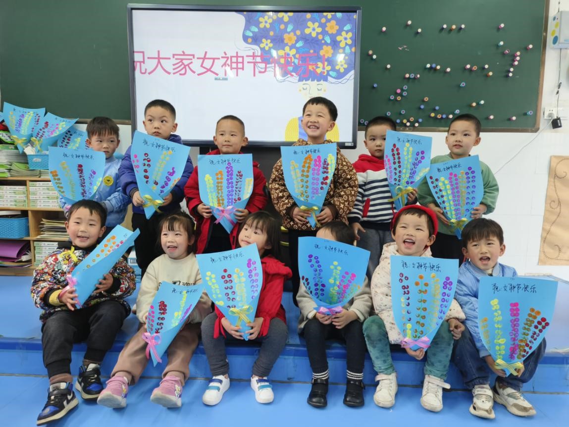 新宁县幼儿园开展庆”三八”妇女节主题活动