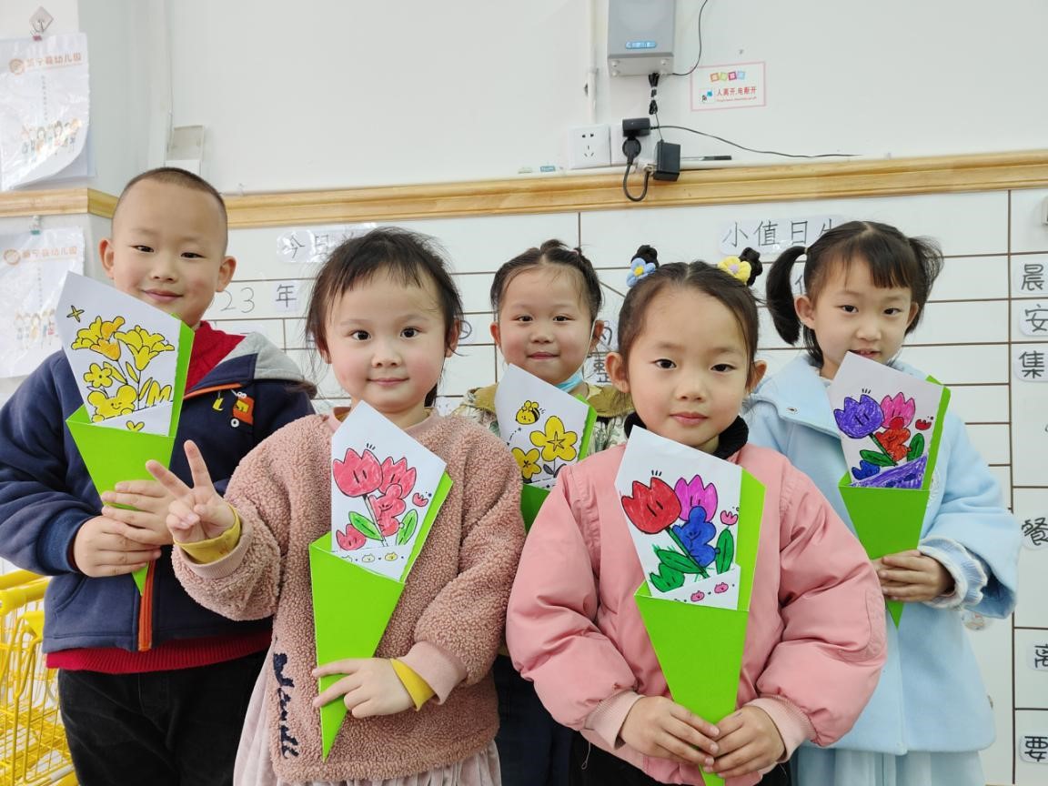 新宁县幼儿园开展庆”三八”妇女节主题活动