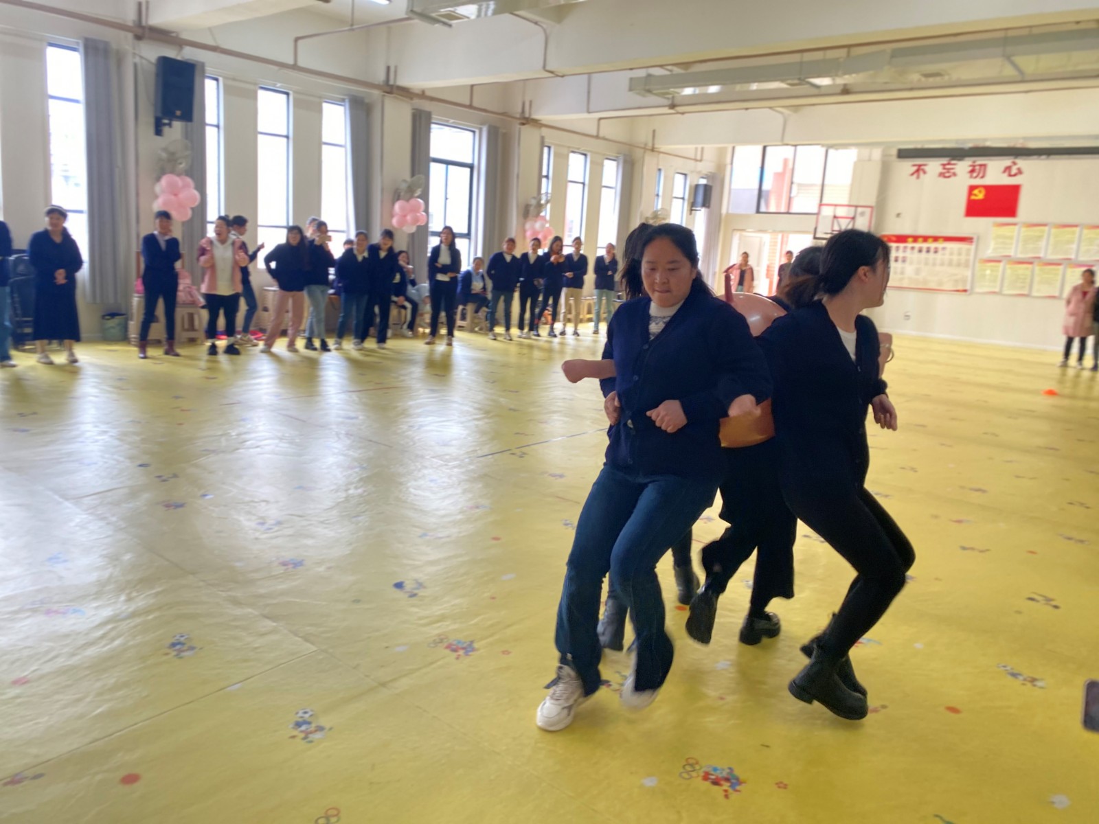 巾帼绽芳华，筑梦新时代