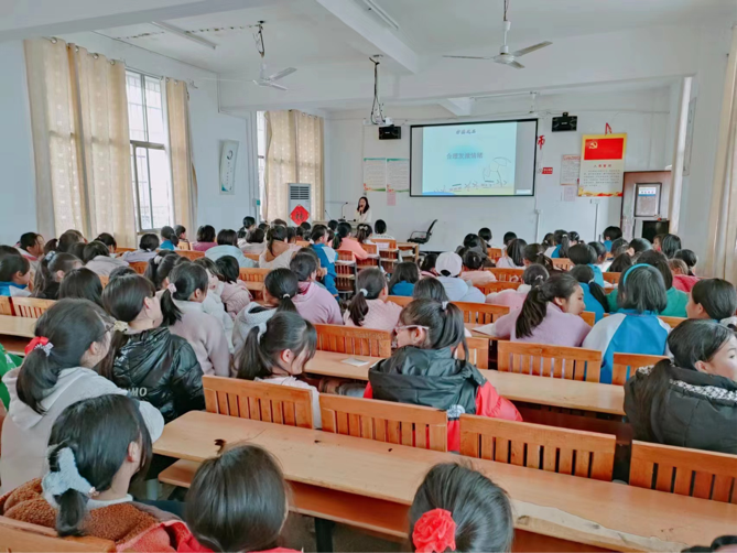 阳光护蕾，守护成长