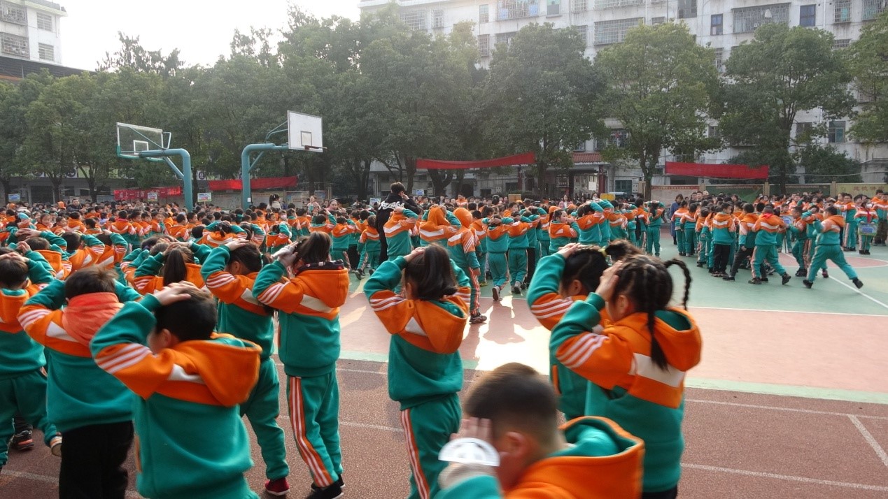 新宁县解放小学开展紧急疏散演练活动