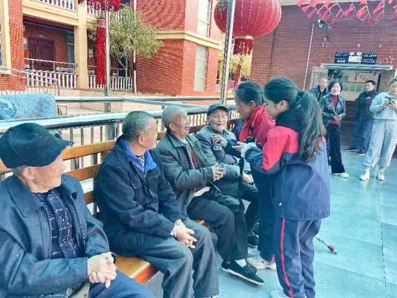 “传承雷锋精神 培育时代新人”