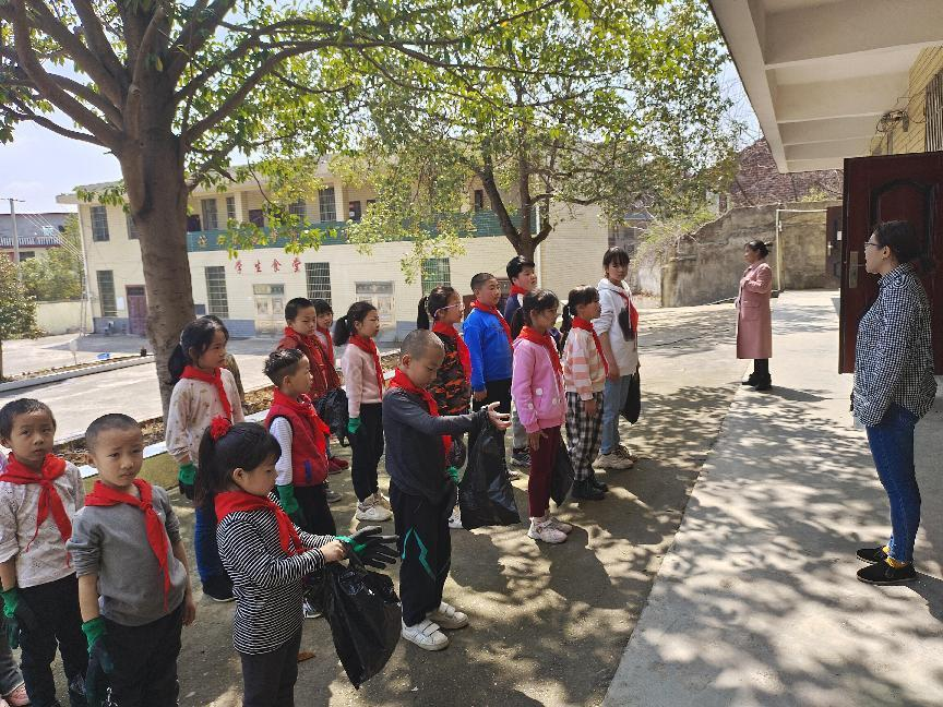 塘渡口镇塔水桥小学开展“学雷锋”主题月活动