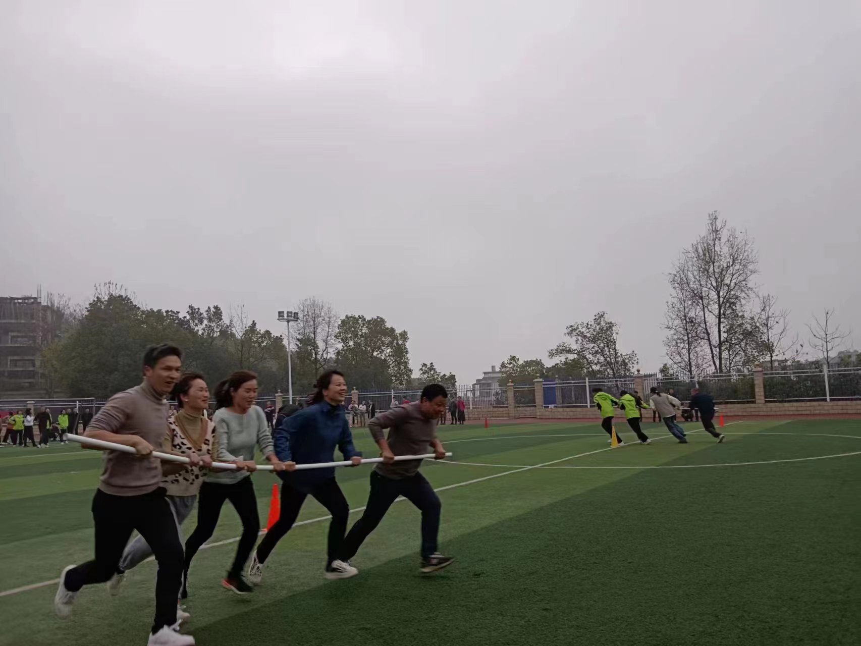 携三月明媚，与春日同歌