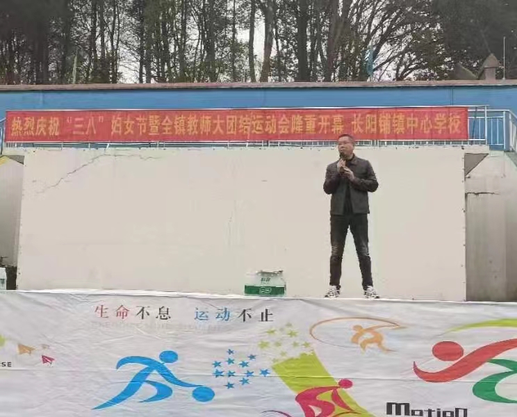 携三月明媚，与春日同歌