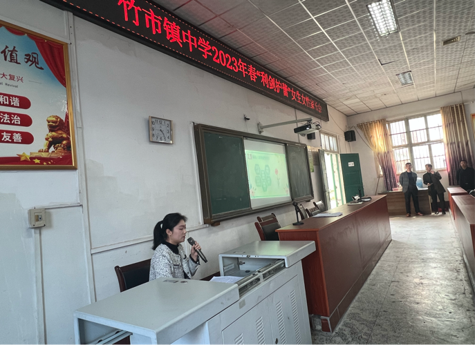 竹市镇中学2023年春“利剑护蕾”女生女性家长会