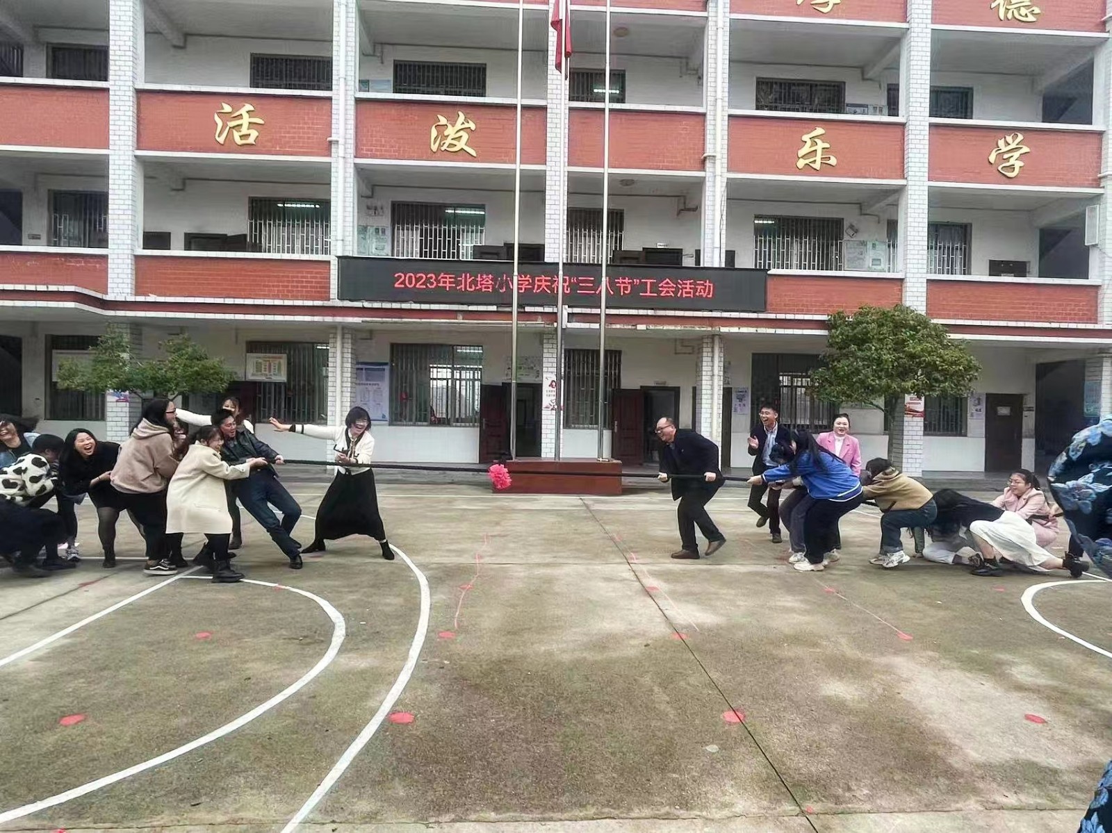 喜迎“三八”妇女节 助力“民族团结一家亲”