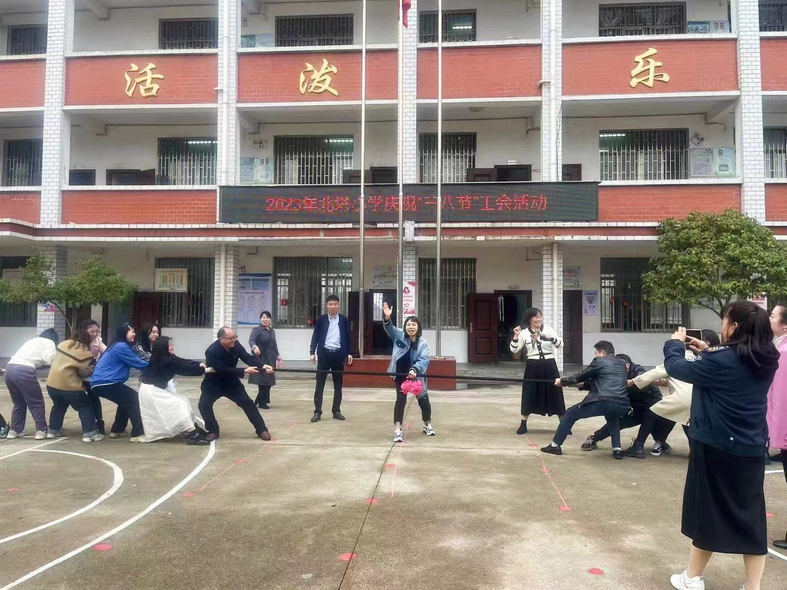 喜迎“三八”妇女节 助力“民族团结一家亲”