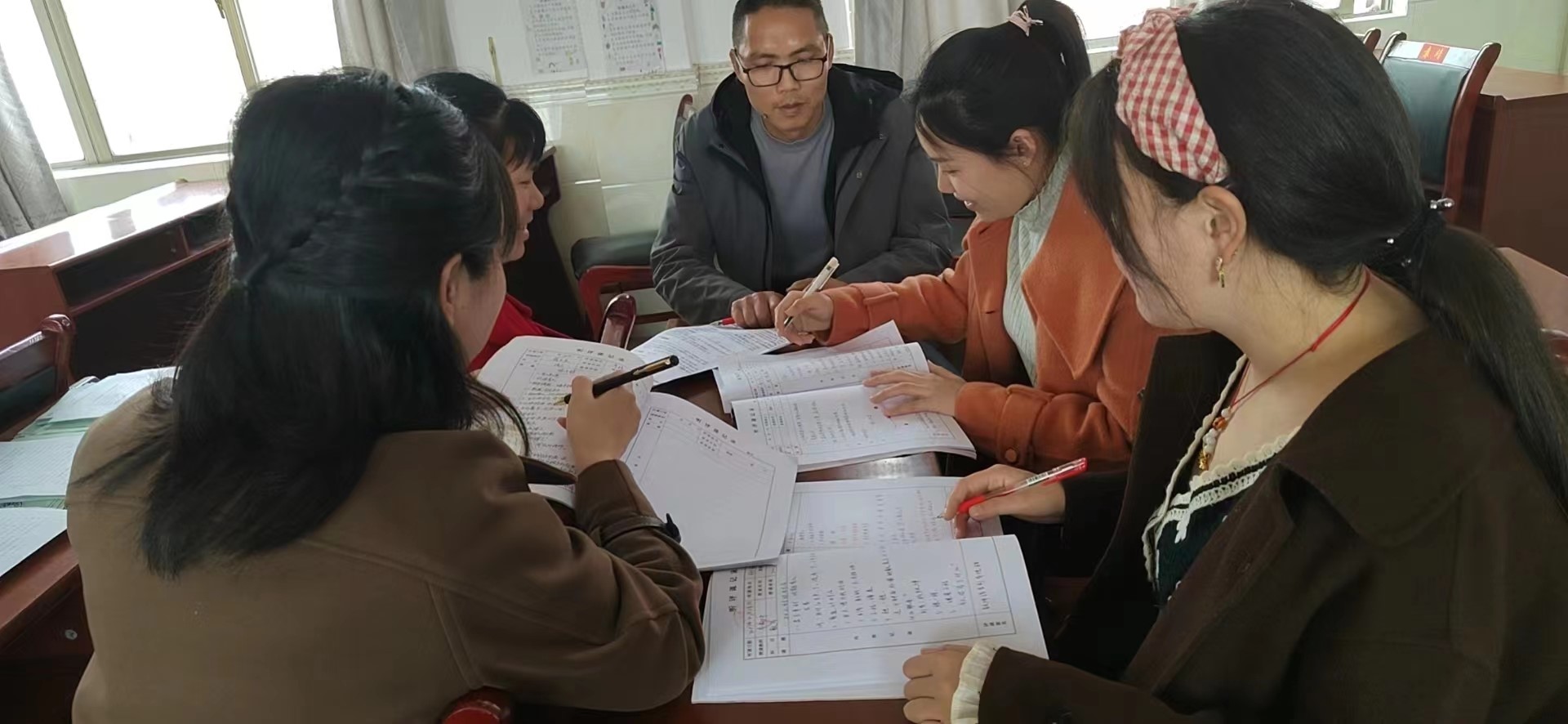 洞口县高沙镇柳林完小开展“教学情趣化”主题教研