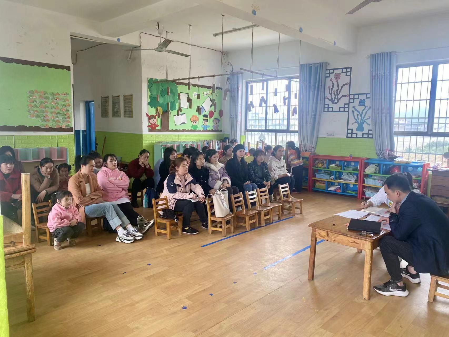 新宁县回龙寺镇中心幼儿园开展防性侵安全教育