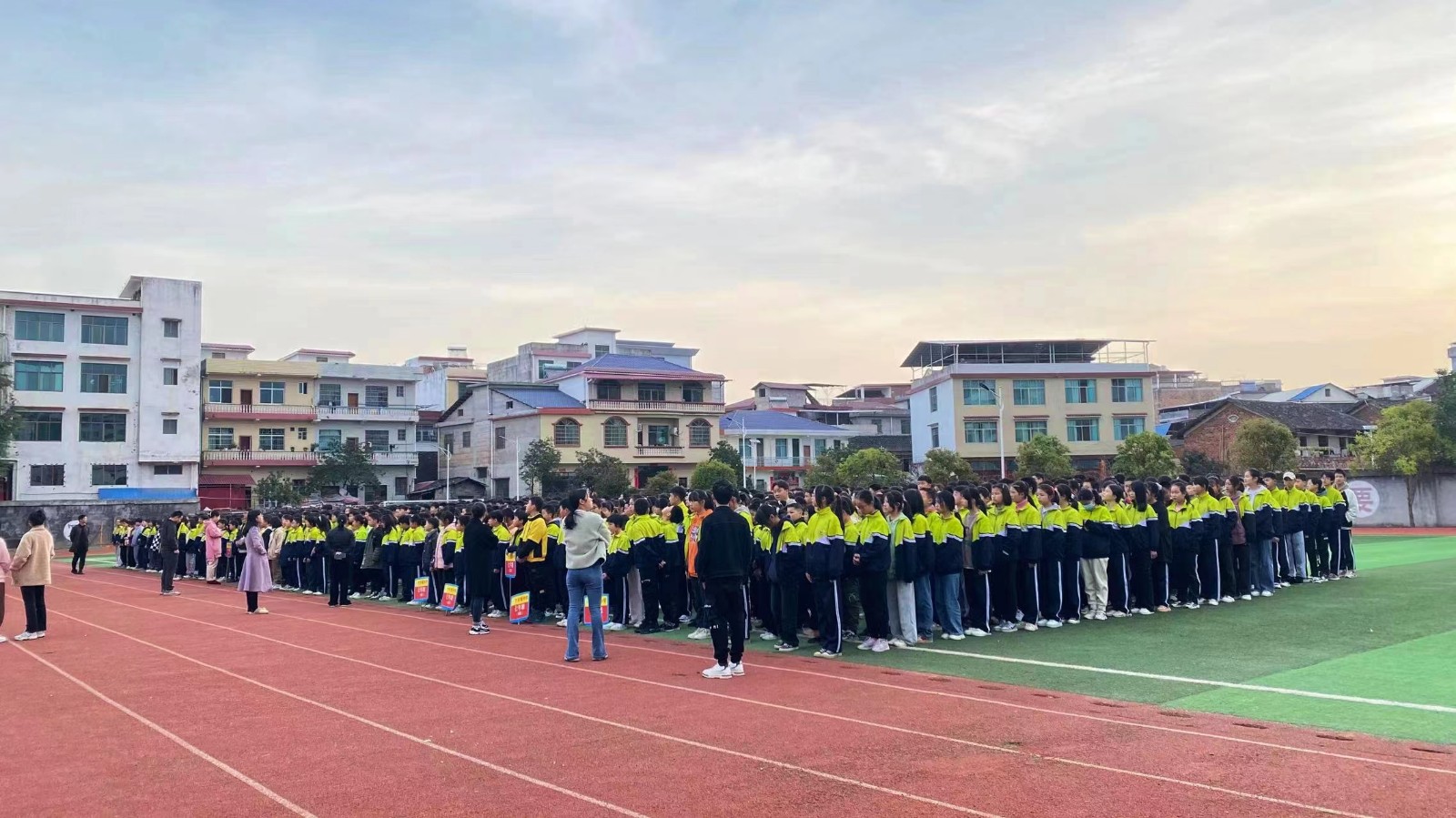 传承雷锋精神，弘扬时代新风