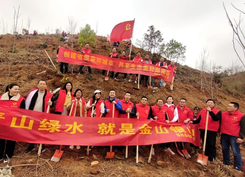 邵阳县教育局开展“履行植树义务，共建美丽邵阳”主题植树活动