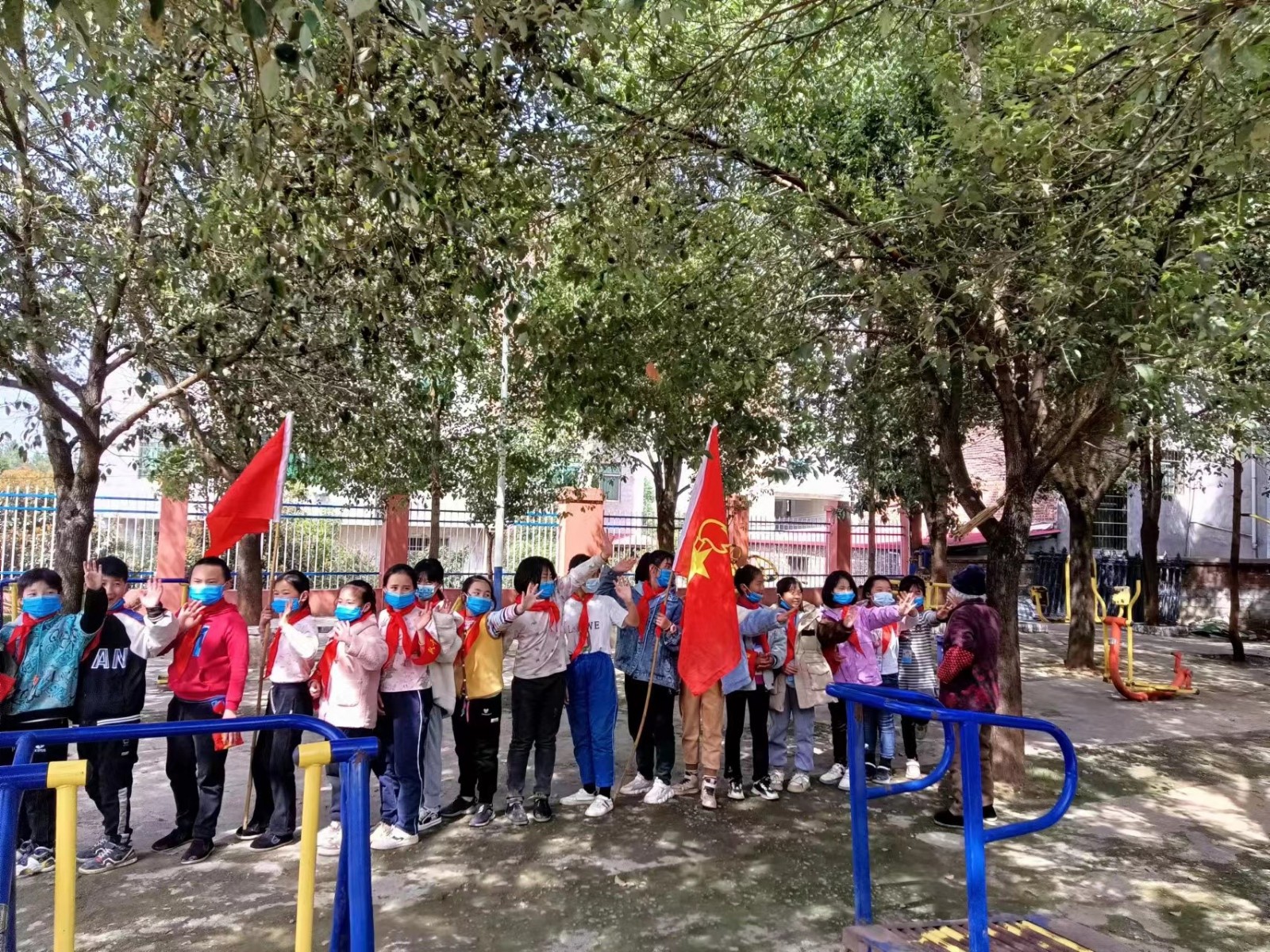 下花桥镇中心完全小学党支部开展“学雷锋志愿服务