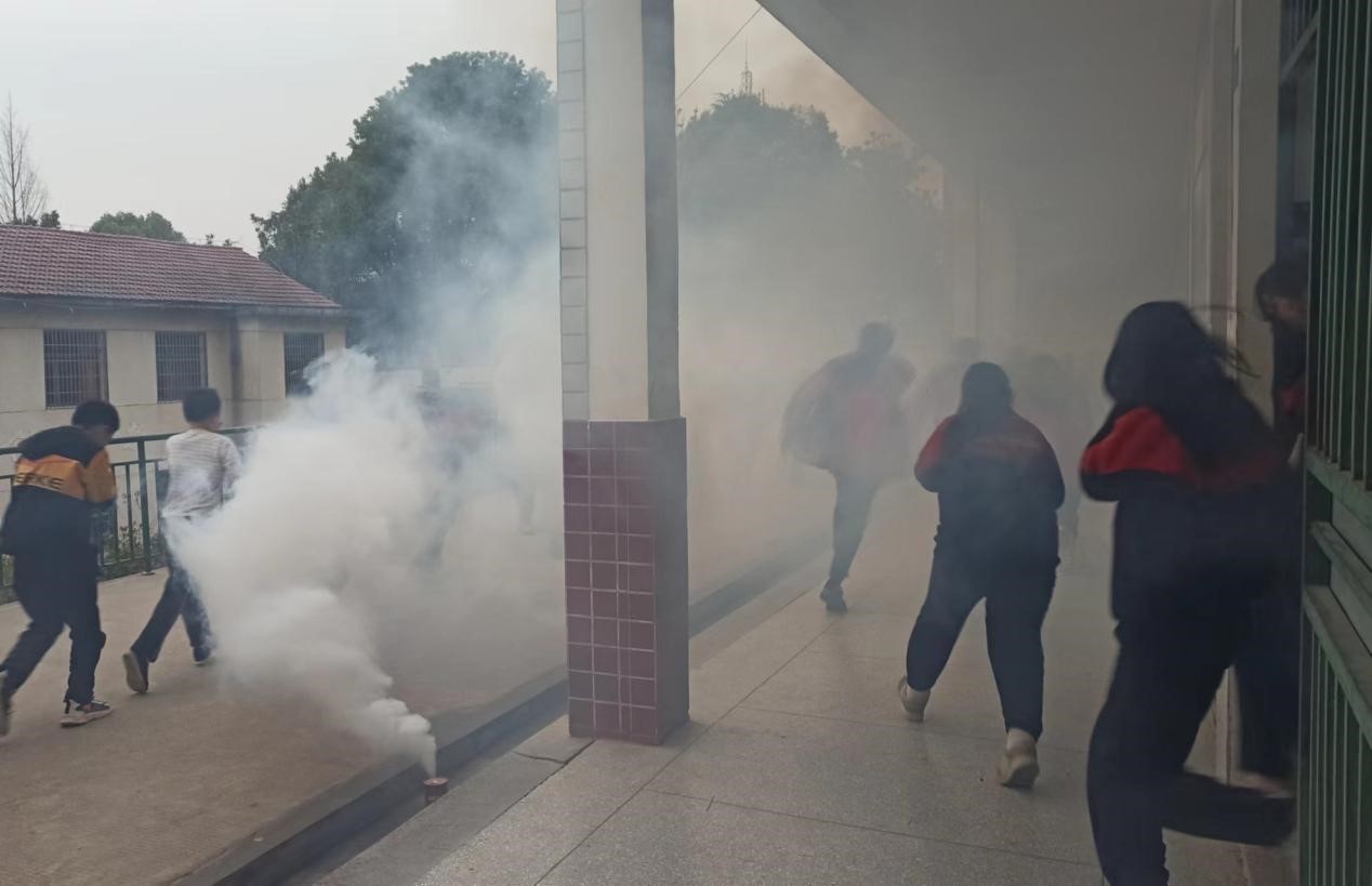 山门镇横溪中学开展消防安全演练