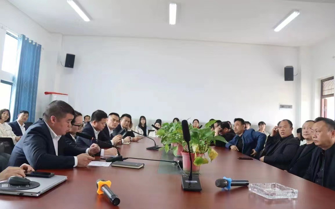 邵阳县郦家坪镇中心学校与邵阳县思源学校开展教研交流