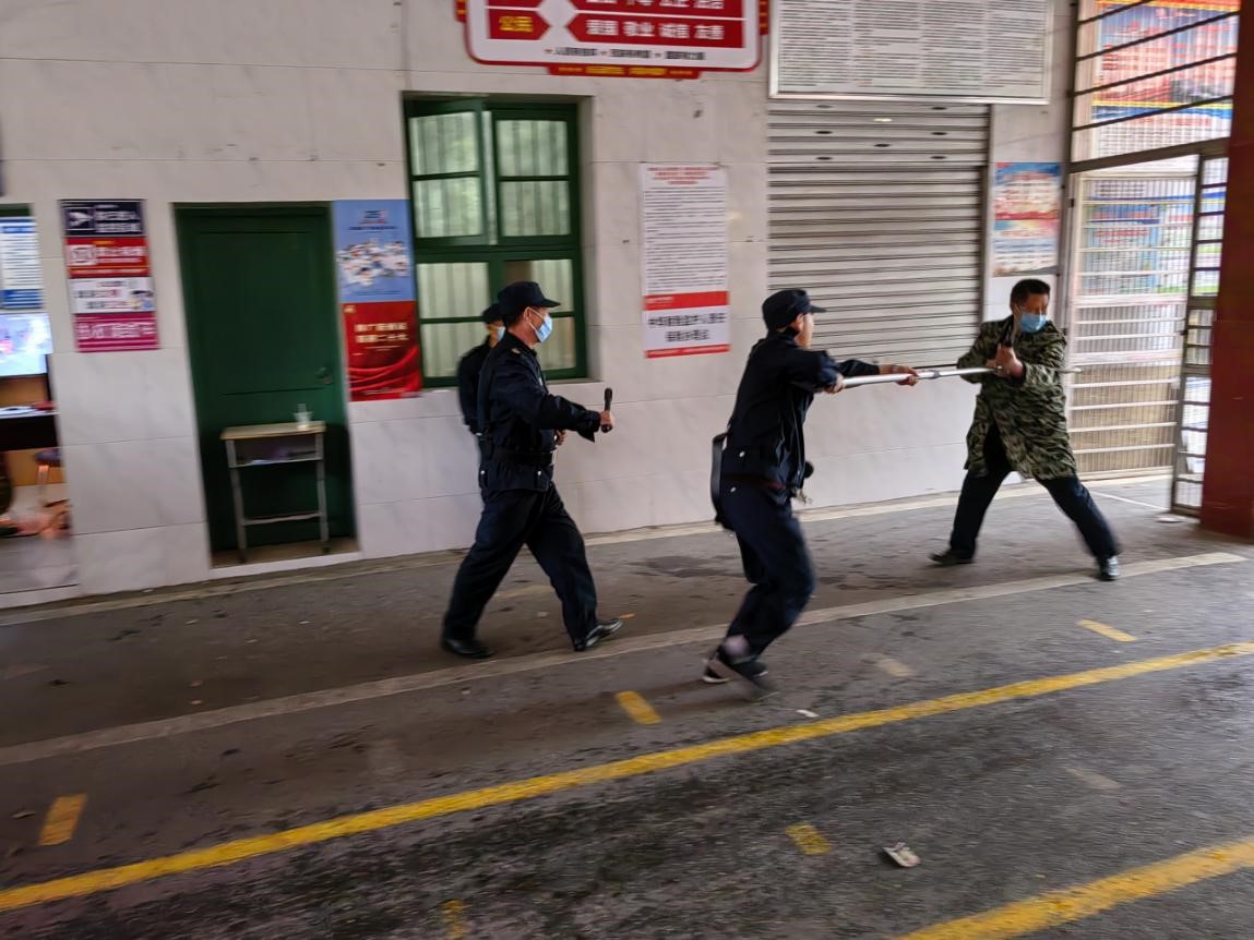 新宁县解放小学开展反恐防暴应急演练