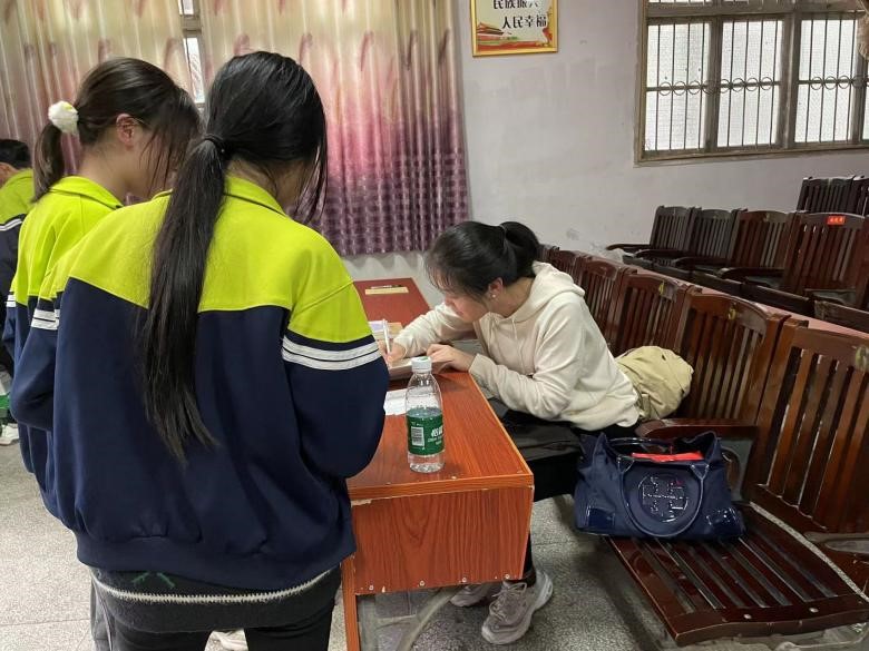 湖南省化学化工学会、省教科院“送教送研·科普进校园”走进竹市镇中学