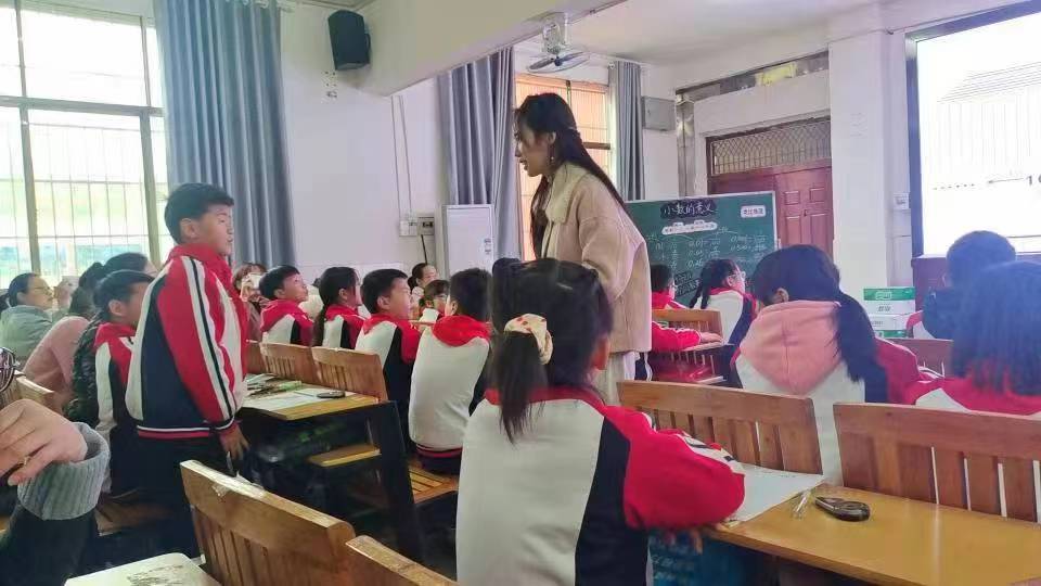 “专家引领教学，国培助力成长”