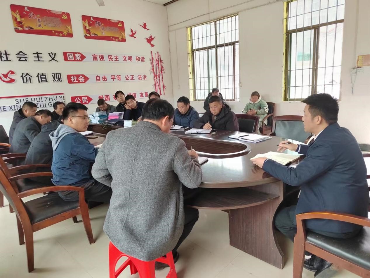 郦家坪镇中心学校开展中小学教育收费、食堂 和农村义务教育学生营养餐专项督查