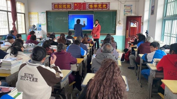 家 校 共 建，托 举 明 天 的 太 阳