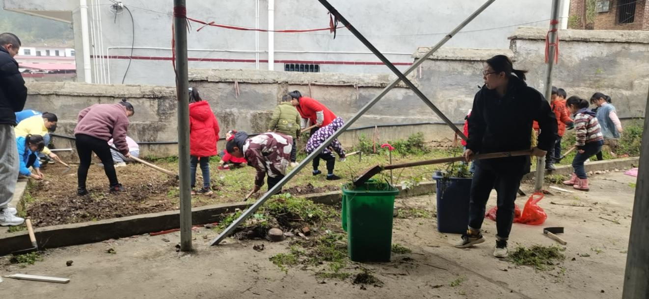 塘渡口镇塔水桥小学开展实践劳动课