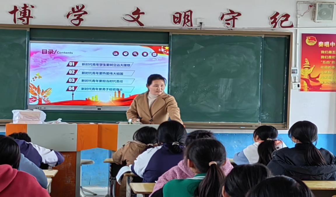 金称市镇中学开展“青春献礼二十大，强国有我新征程”主题团课学习