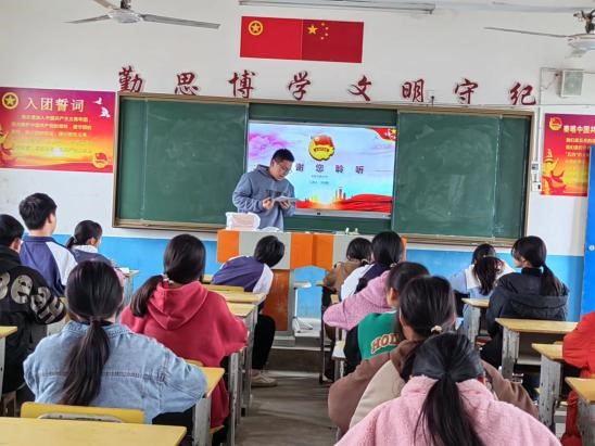 金称市镇中学开展“青春献礼二十大，强国有我新征程”主题团课学习