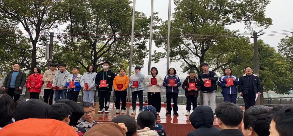 金称市镇中学3月学雷锋月活动综述