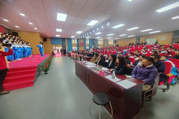 落实立德树人，坚持五育并举