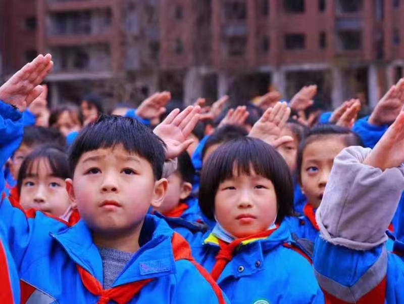 相约春天，让雷锋精神在六小闪光