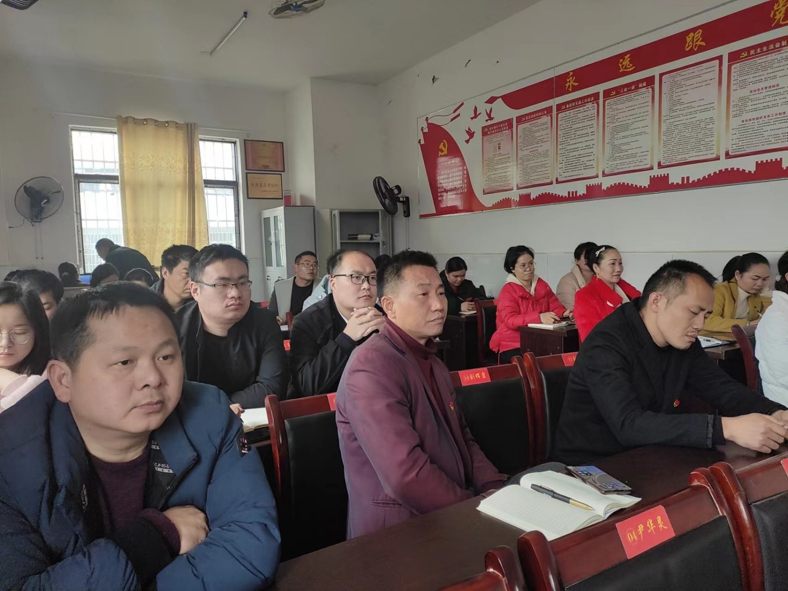 洞口县高沙镇片小党支部高站位开展“以案促改”生活会