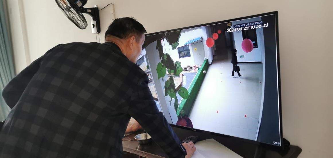 “利剑护蕾”在行动 综治安全伴成长