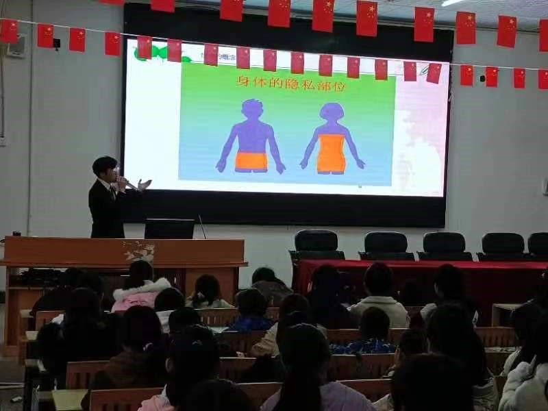 法官送法进校园 利剑护蕾拒性侵