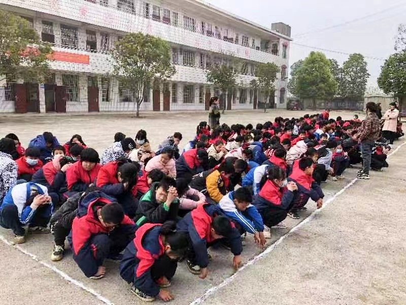 邵阳县九公桥镇小学部开展消防演练