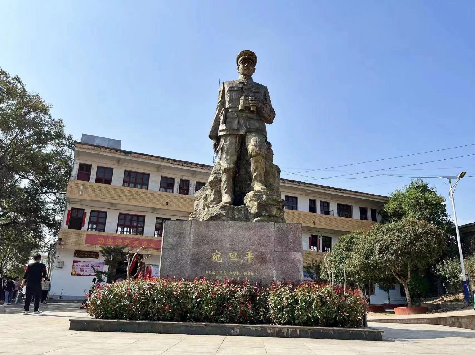 传承英烈精神 铭记英烈事迹