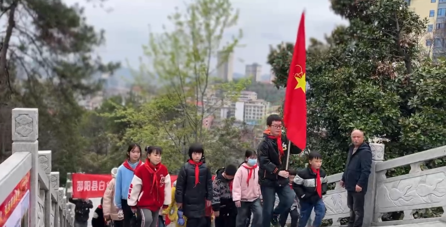 白仓镇第二完全小学“清明祭英烈”活动