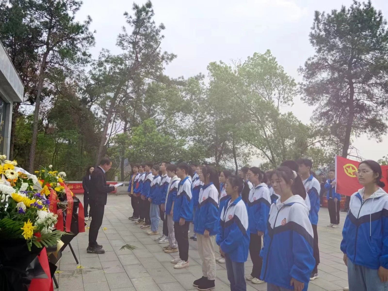 缅怀革命先烈，传承红色基因