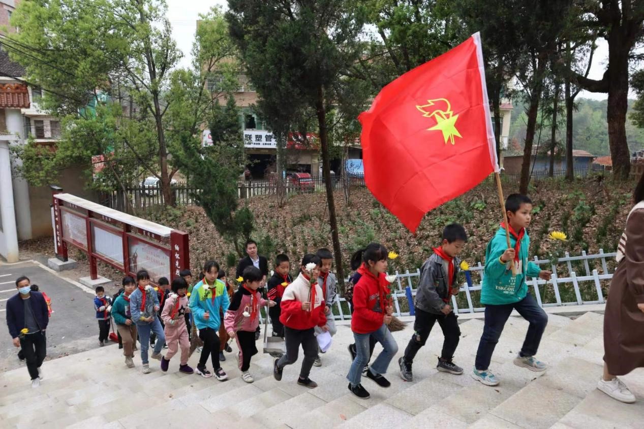 “缅怀革命烈士 传承红色基因”