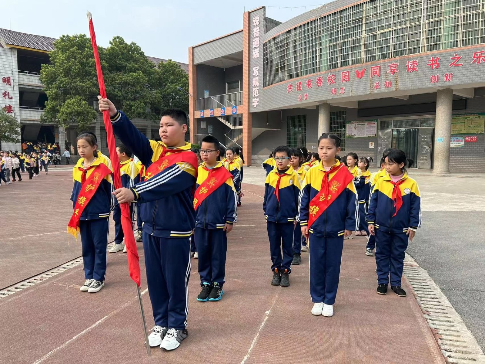 “缅怀先烈，弘扬爱国精神”