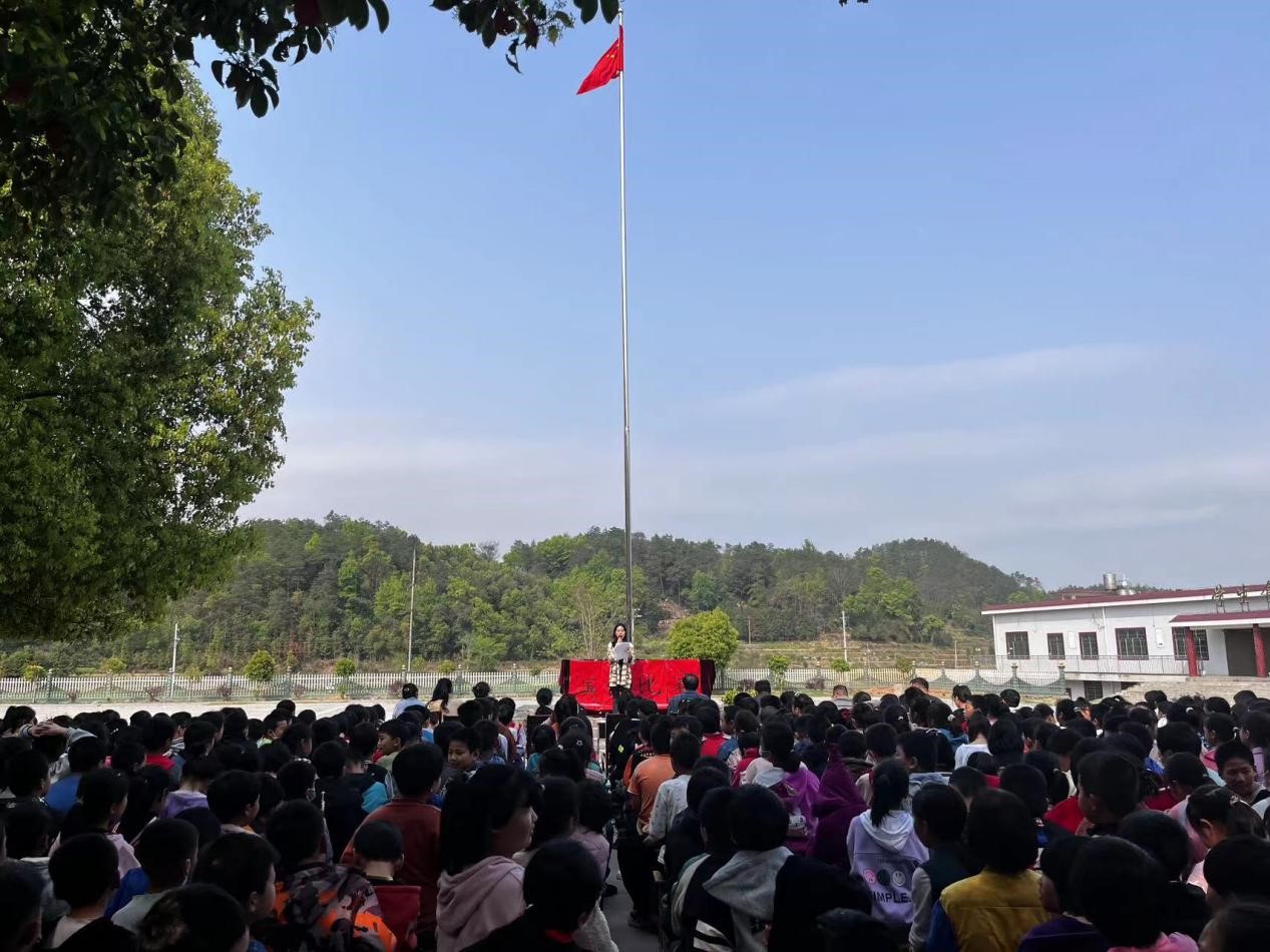 新宁县回龙寺镇莲山中心小学 举办“童心向党一争做新时代好少年”演讲比赛