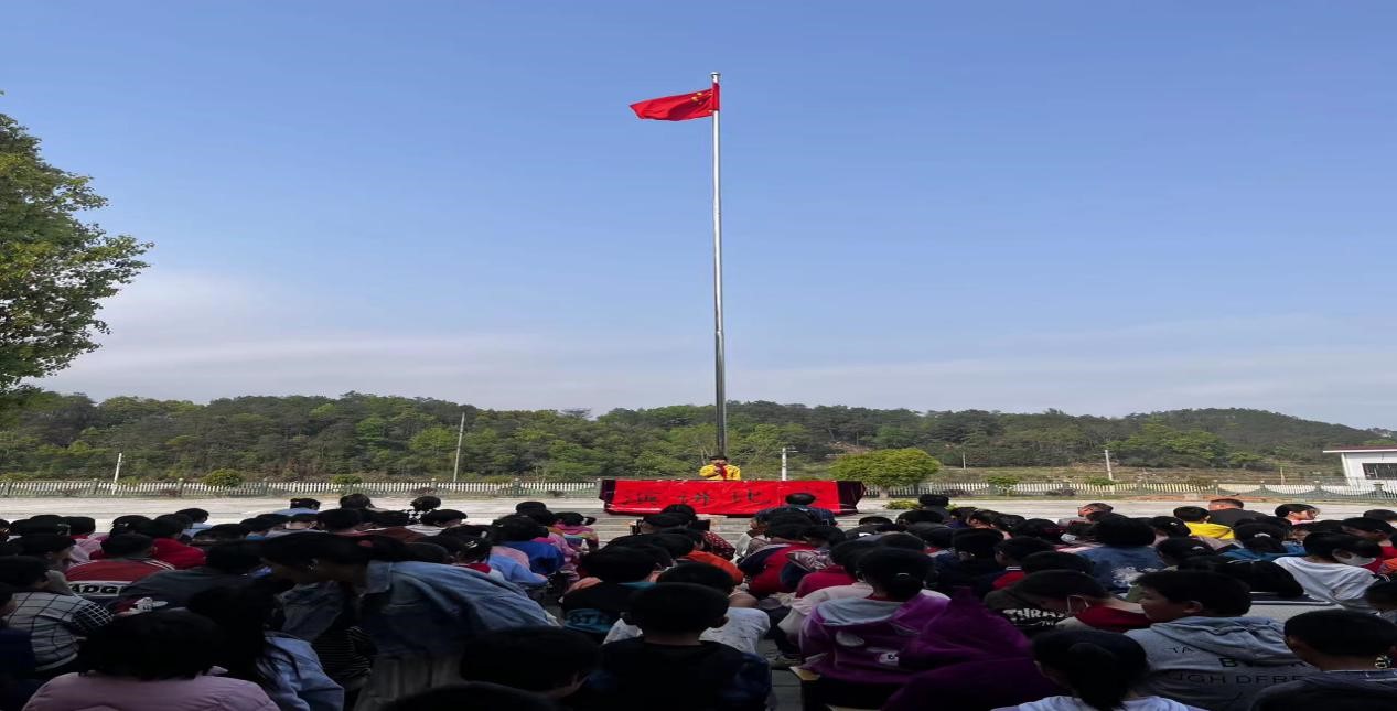 新宁县回龙寺镇莲山中心小学 举办“童心向党一争做新时代好少年”演讲比赛