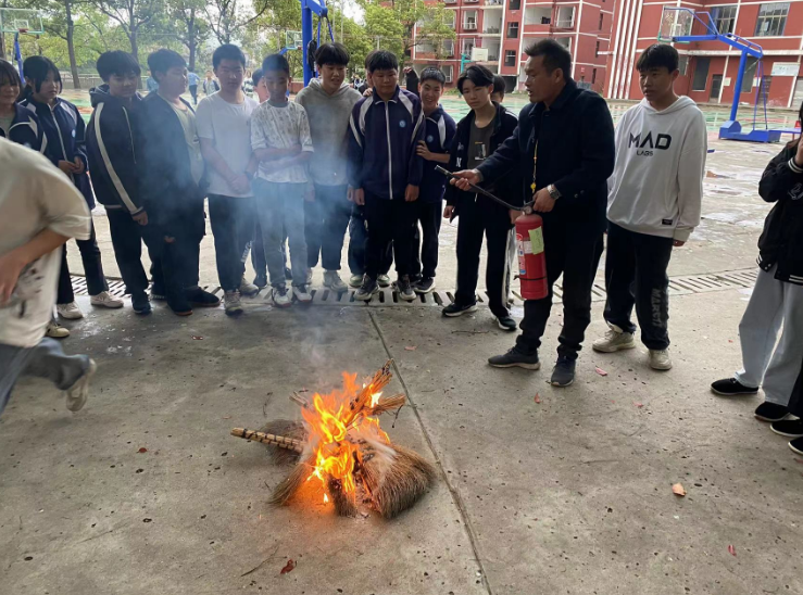 消防安全心中记，实战操练保平安