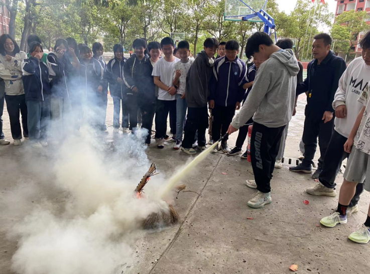 消防安全心中记，实战操练保平安