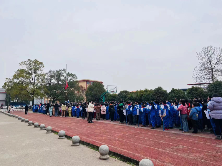 缅怀革命先烈，赓续红色血脉