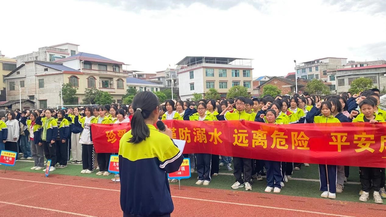 安全防溺水，不做孤“泳”者