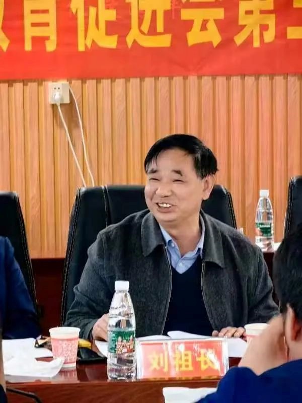 大爱无疆执迷公益泽被千秋