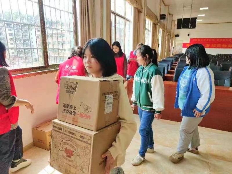 爱心护蕾，护航成长